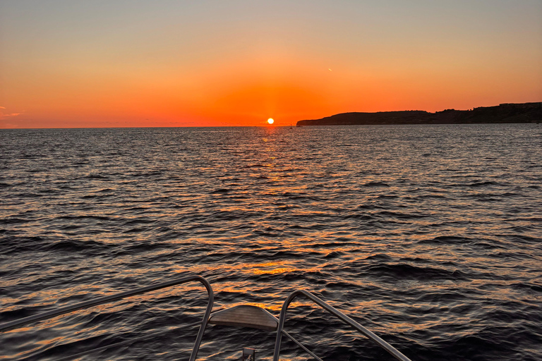 Gozo: Għar Minka Private Boat Trip