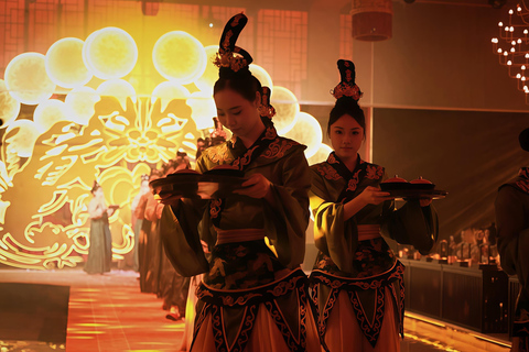 Chengdu: Shuguo Banquet with Hanfu Costume & Makeup Row 2 Only Meal （Plz to book 3 days in advance）