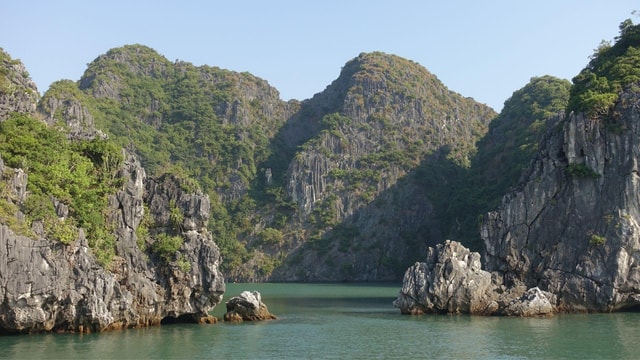 From Hanoi: Luxury Day Cruise to Ha Long Bay & Lan Ha Bay