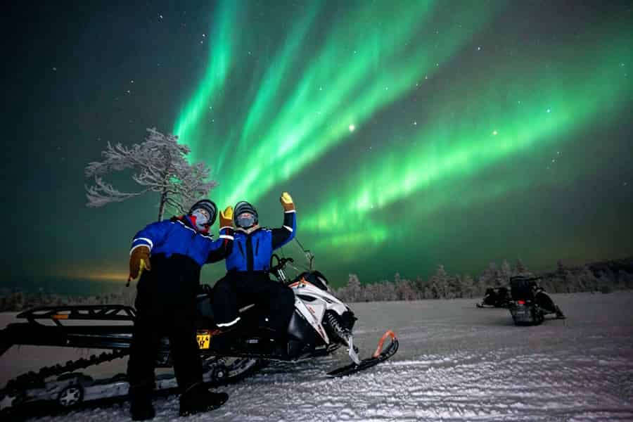 Saariselkä: Jagd nach den Nordlichtern mit dem Schneemobil. Foto: GetYourGuide Saariselkä: Jagd nach den Nordlichtern mit dem Schneemobil. Foto: GetYourGuide