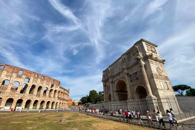 Rome: Colosseum Underground, Arena, Forum, and Hill Tour Spanish Tour