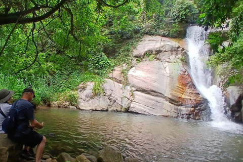 ELLA Lipton Seat Tea Test & Pluck 9Arch, Waterfalls, & Food Lipton's Seat, Little Adam Peak, 9 Arch, Ravana Waterfalls