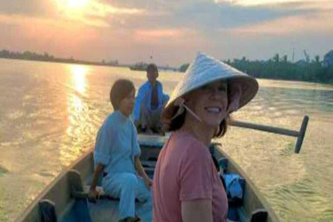 Hoi An: Tour di pesca al barbecue al tramonto con la gente del posto in barca