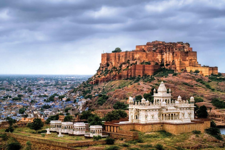 Noche de realeza: explora los palacios de Jodhpur y mucho más.Una noche de realeza: explora los palacios de Jodhpur y mucho más