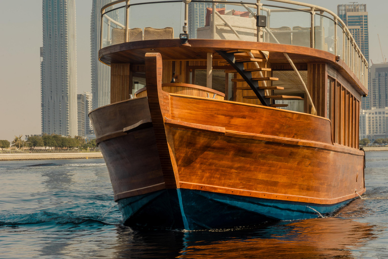 迪拜：日落与晚餐游轮之旅，乘“娜拉女士”号启航上层甲板