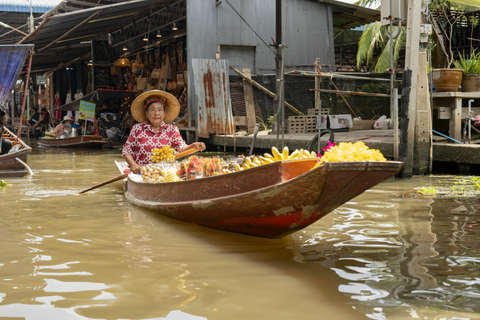 Check out the train and floating markets of Bangkok and Ayutthaya Train Market + Floating Market + Ayutthaya Historical Park