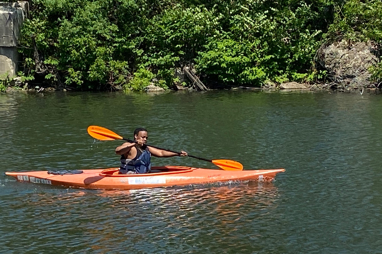 Chicago: 2-Hour Kayak Rental from Bridgeport