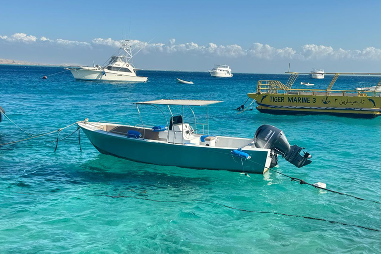Sea taxi to Magawish island by speedboat