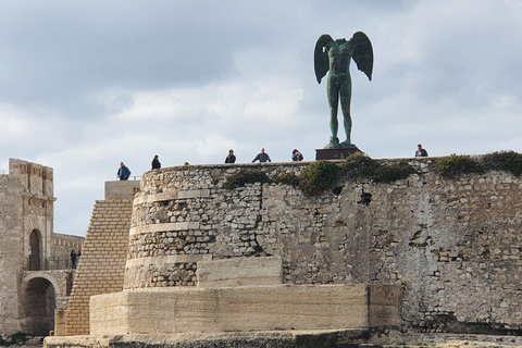 Syracuse: Ortigia Island and Sea Caves Boat Tour