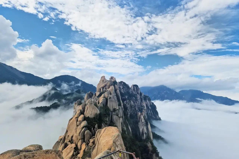 From Seoul: Mt Seoraksan, Naksansa Temple, Sokcho Beach Tour Private Tour – Per Person