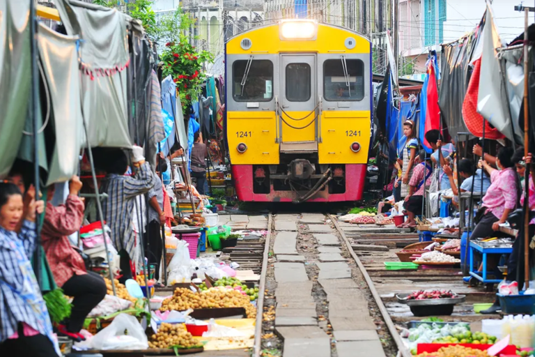 Från BANGKOK: Järnvägsmarknaden och Amphawa flytande marknad