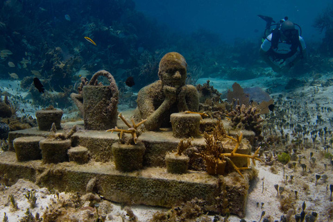Isla Mujeres: All-Inclusive Catamaran with Open Bar, Snorkel and Lunch Jet Ski Tour to Isla Mujeres and Contoy