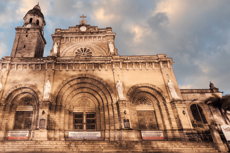 MANILLE : PROMENADE HISTORIQUE EN KALESA À INTRAMUROSVISITE DE KALESA UNIQUEMENT