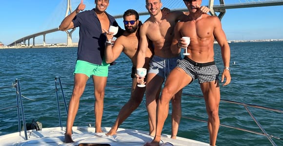 Cadiz: 4-hour private yacht trip in Cádiz Bay (6 pax)