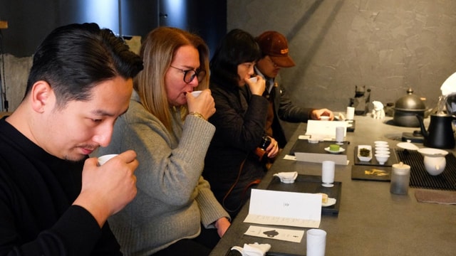 Shanghai: Guided Chinese Tea Tasting with Five Tea Profiles