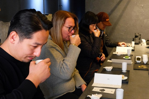 Shanghai: Chinese Tea Experience with Tasting and Relaxing