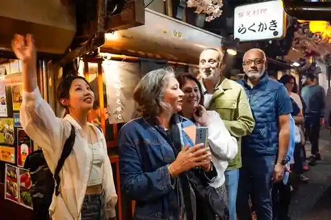 Tokyo: Tour guidato dei bar di Golden Gai Street