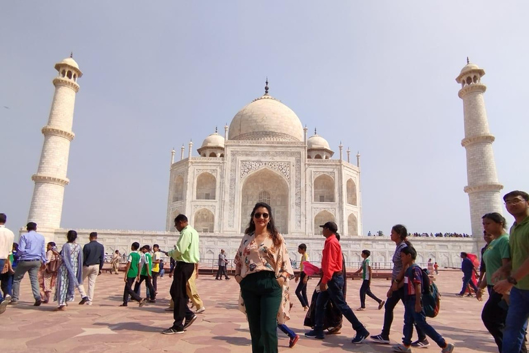 Desde Delhi: Visita al Taj Mahal al amanecer y al Fuerte de Agra en coche con aire acondicionadoCoche + Guía