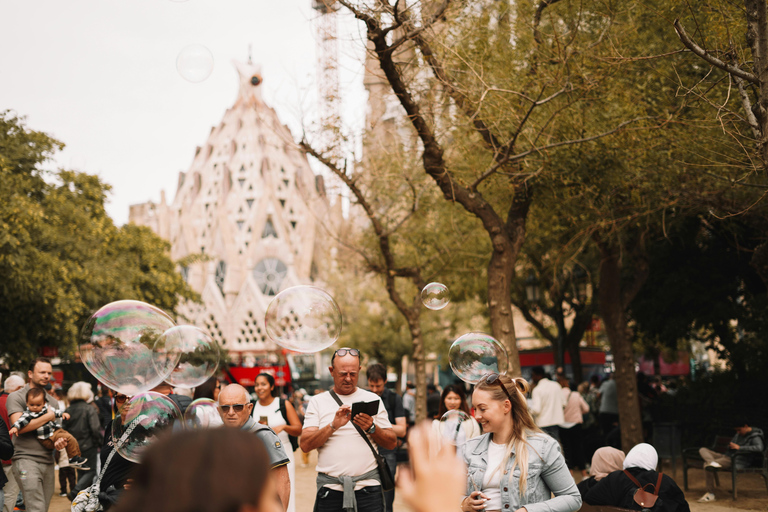 Barcelona: Sagrada Família Guided Tour with Entry Ticket