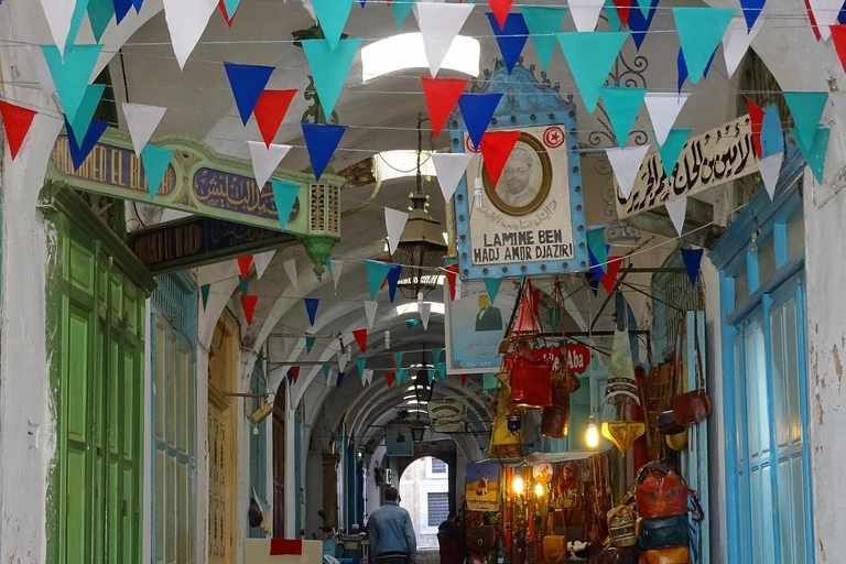 Passeio a pé autêntico no coração de Djerba: história, cultura