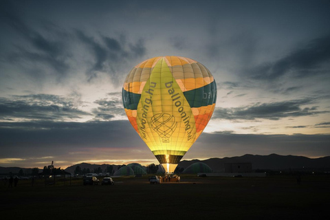 Marrakech: Royal Breakfast with Hot Air Balloons view