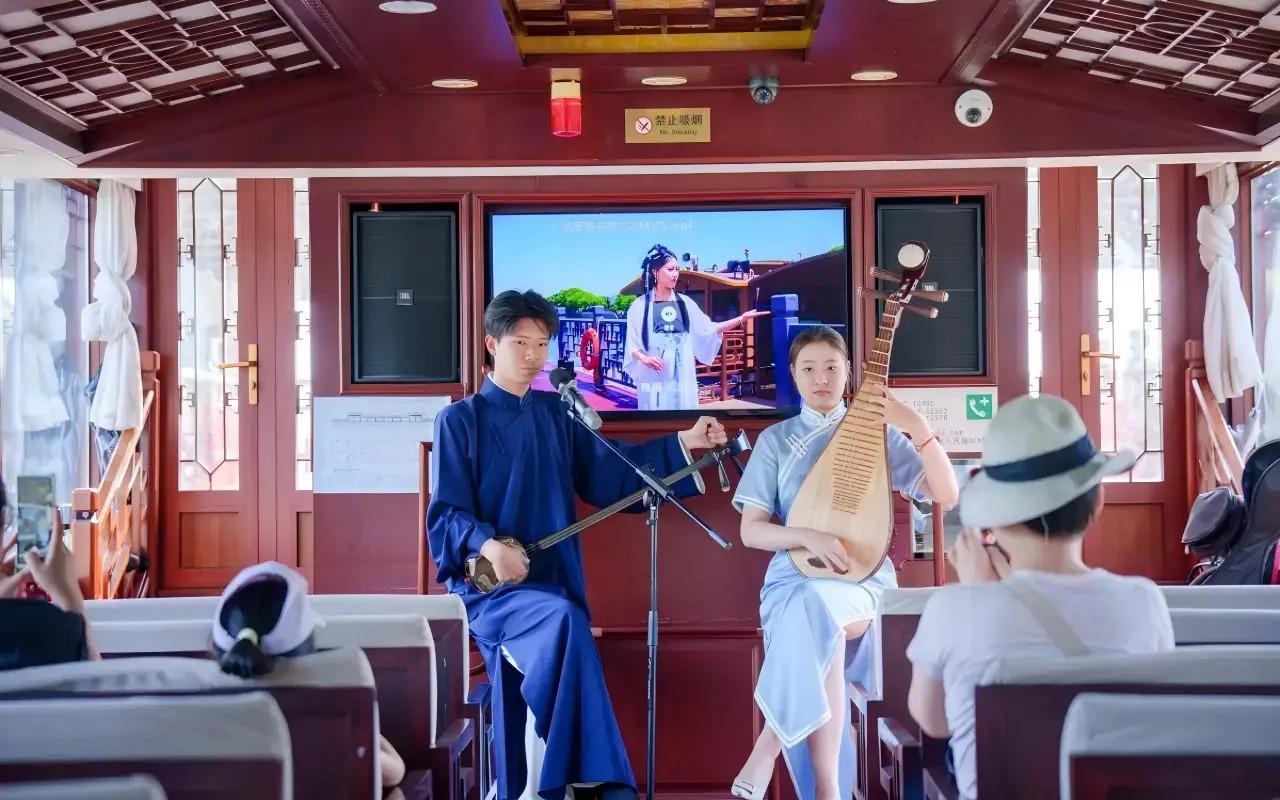Suzhou: Nächtliche Bootsfahrt auf dem alten Kanal