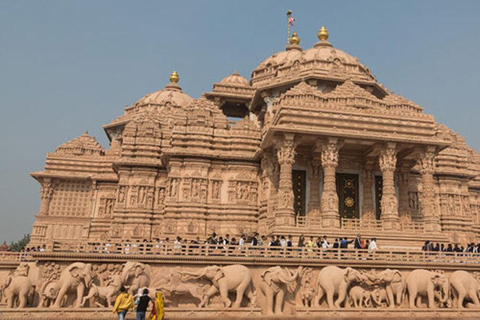 New Delhi: Akshardham Temple Tour + Water Light Show Akshardham Water & Light Show with Car+Guide+Tickets+Dinner