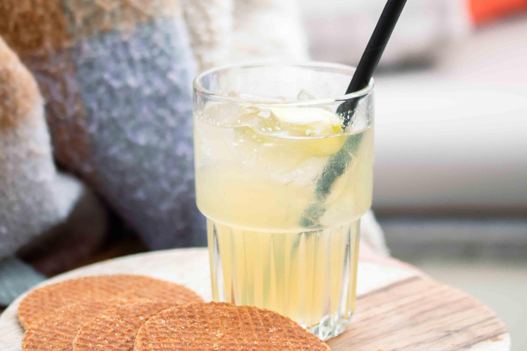 Amsterdam: Evening Lights Cruise incl. Cocktail & Waffle Evening Lights Cruise including Bites Box & Welcome Cocktail