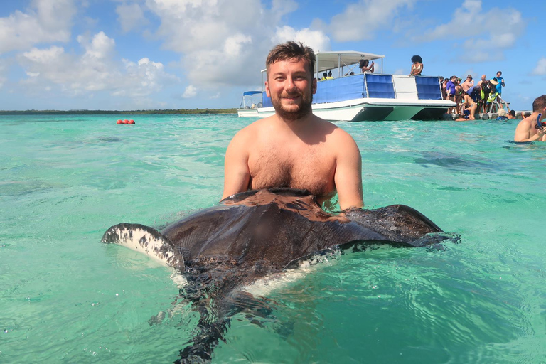 St.John's, Antigua: Stingray City & Long Bay Shore Excursion