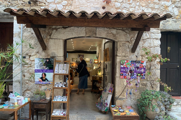 尼斯周边栖息的中世纪村庄。