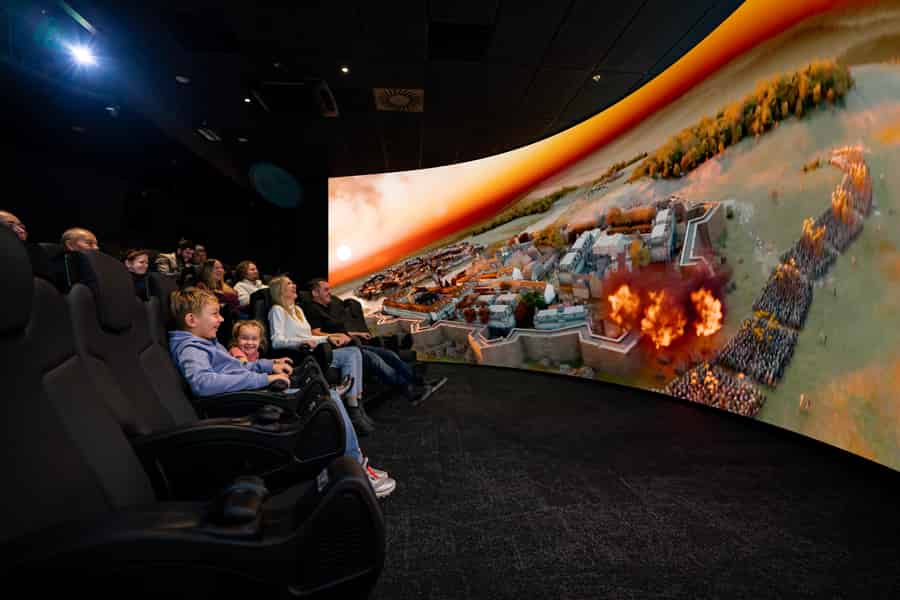 Back In Time Prague: Erlebe Zeitreisen mit 5D-Kino. Foto: GetYourGuide Back In Time Prague: Erlebe Zeitreisen mit 5D-Kino. Foto: GetYourGuide