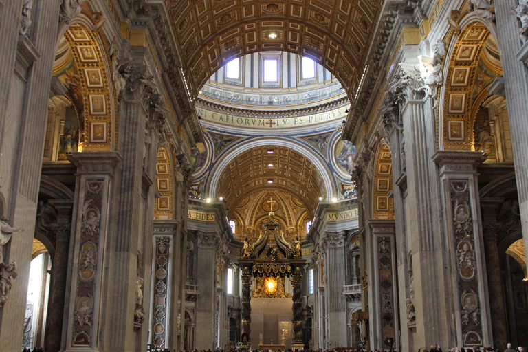 St. Peter's Basilica: Guided Tour with Priority access St. Peter's Basilica French Guided Tour