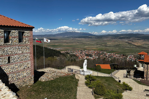 Tsari Mali Grad, Belchin Hut, tour per piccoli gruppi da SofiaEscursione a Sofia a Tsari Mali Grad vs Belchinski Rai Hut