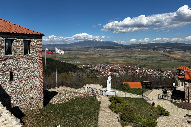 Tsari Mali Grad, Belchin Hut, tour per piccoli gruppi da SofiaEscursione a Sofia a Tsari Mali Grad vs Belchinski Rai Hut