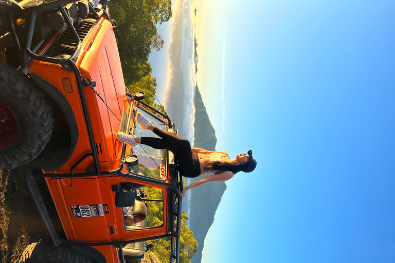 Kintamani hora dorada en jeep explora la montaña y las rocasKintamani: excursión de la hora dorada en jeep para explorar la montaña y las rocas