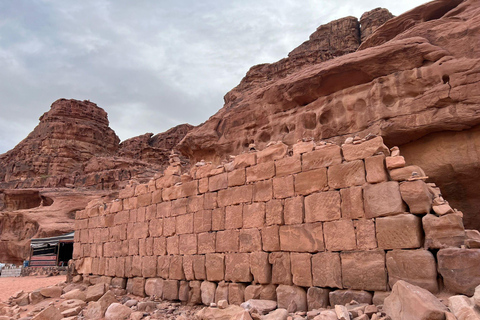 Wadi Rum : Visite privée de quatre heures en jeep avec des bédouins