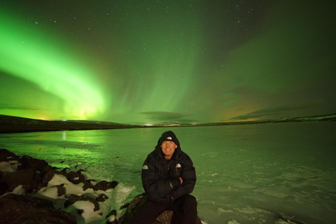 Reykjavik: Excursão de microônibus pela aurora boreal com chocolate quente