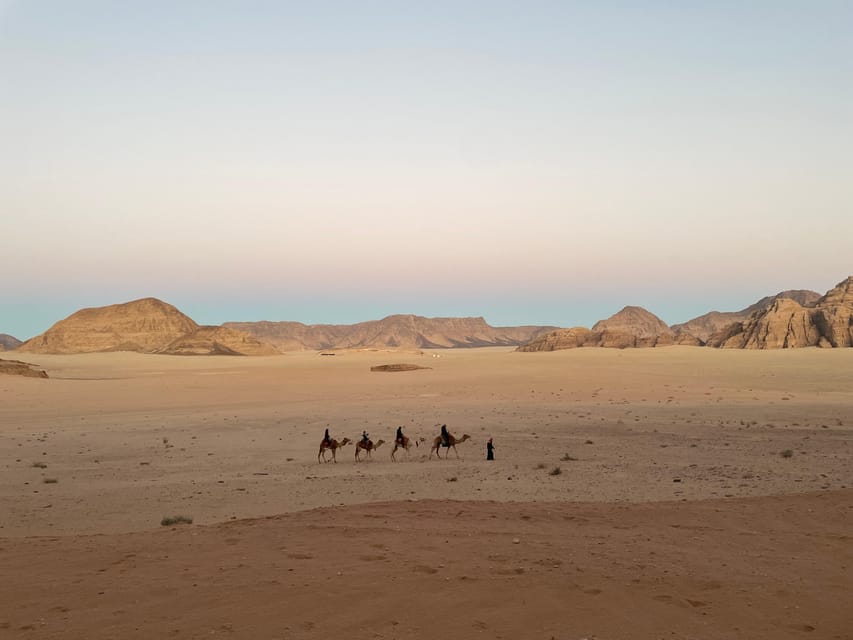 Wadi Rum: 2-6 timmars 4x4-jeeptur i solnedgången med beduin-te ...