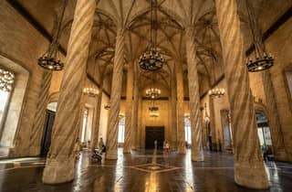 Valencia: Tour durch La Lonja de la Seda mit Fast-Track-Einlass