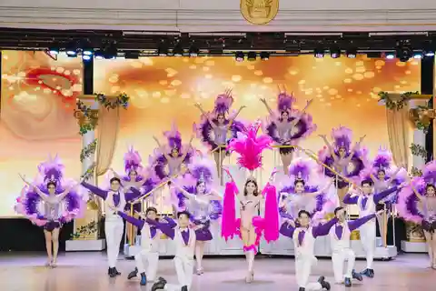Bangkok: Golden Dome Cabaret Show Entry Ticket