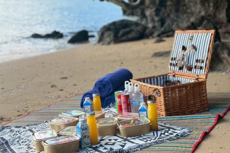 Phuket : sortie en bateau à longue queue privé dans la baie de Phang NgaPhuket : sortie privée en bateau à longue queue dans la baie de Phang Nga