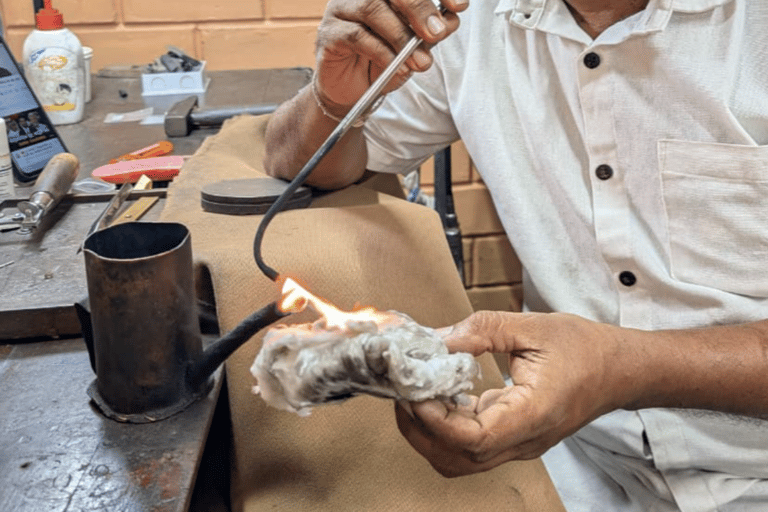 Galle: Traditional Silversmith Experience with Local Lunch