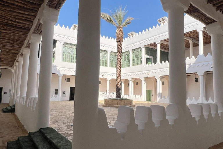 Riyadh tour: historical landmarks and traditional experience