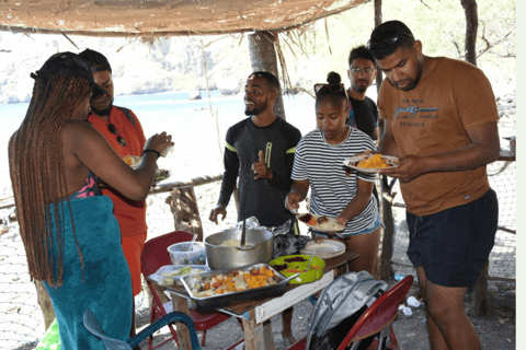 Wyspa Santiago: wycieczka łodzią do Aguas BelasWyspa Santiago: Wycieczka łodzią do Aguas Belas