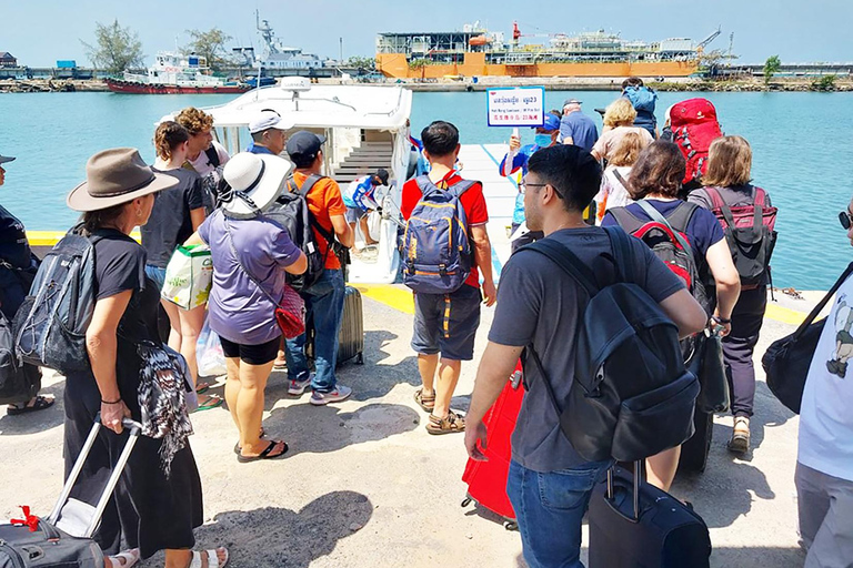 Phnom Penh da/per l&#039;isola di Koh Rong Auto e traghetto privatiPhnom Penh da/per Koh Rong Isaland con auto privata e traghetto