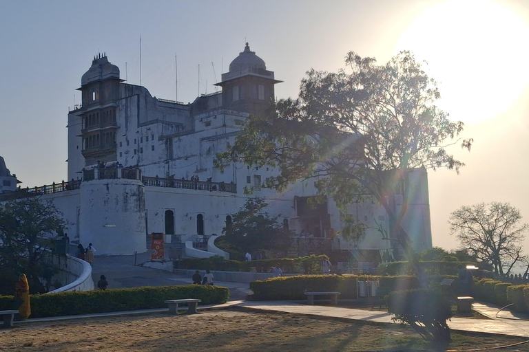 Monsoon Palace visit with Hotel Pickup-dropoff All Inclusive Guided Hiking at Monsoon Palace with Lunch