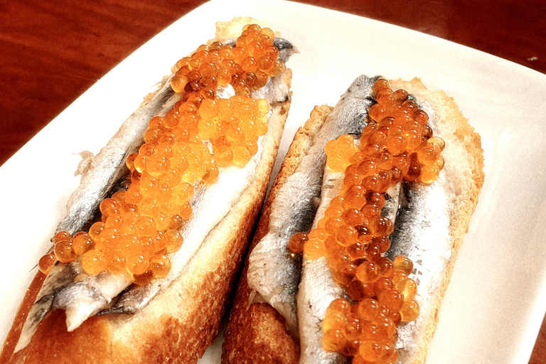 San Sebastián: Old Town Gourmet Pintxo Tour with Drinks San Sebastián: Old Town Guided Pintxo Tour with Drinks