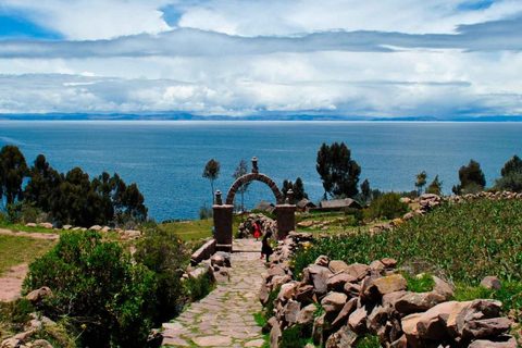 Visite d&#039;une jounée des îles Uros et Taquile avec déjeuner