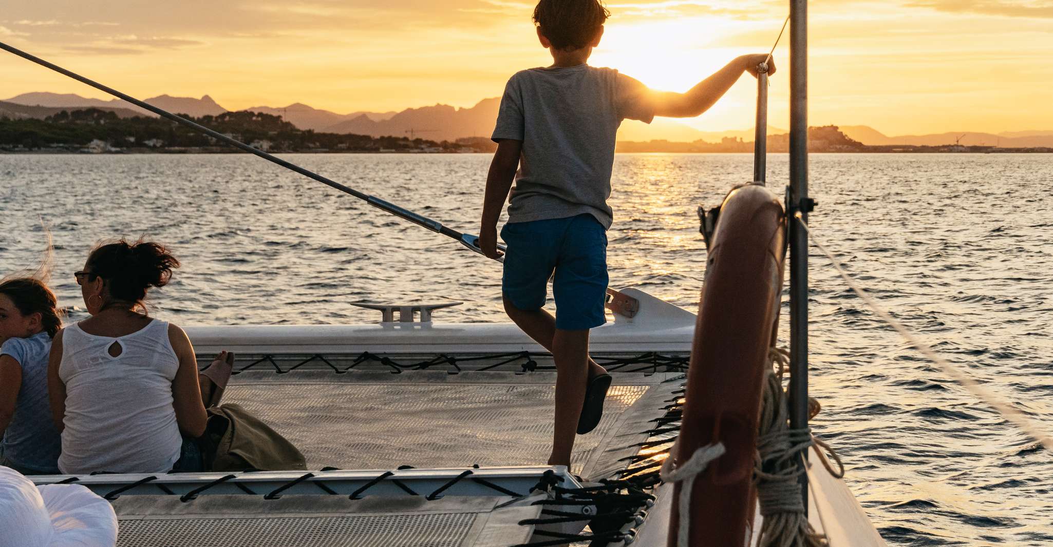Dnia, Daytime veya Sunset Catamaran Cruise - Hizvo