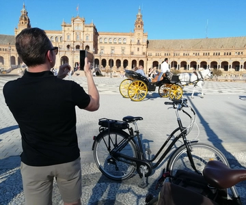 Visita Sevilha: Passeio de Bicicleta (E-)Highlights Holandês com um pequeno grupo
